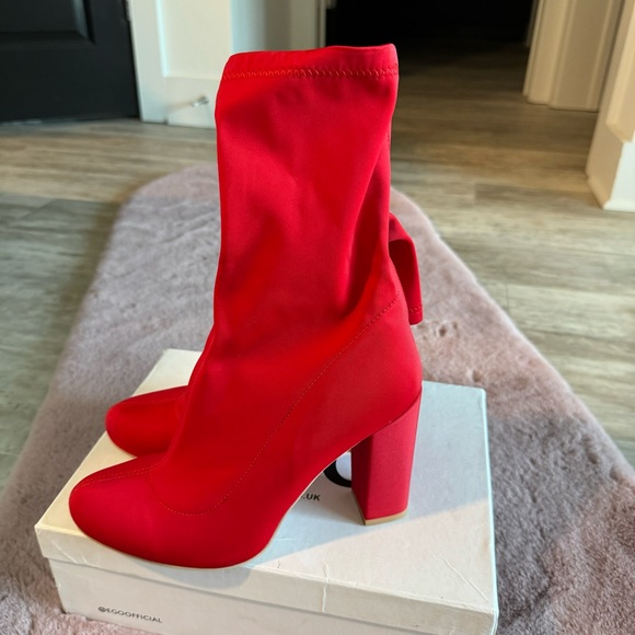 Red sock booties - Picture 4 of 6